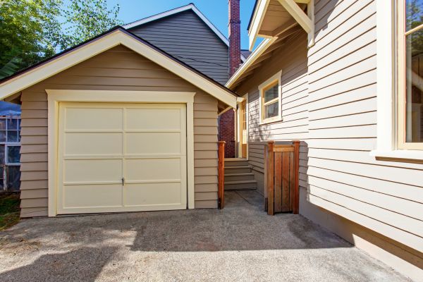 Cost of Garage Siding Replacement in Nampa